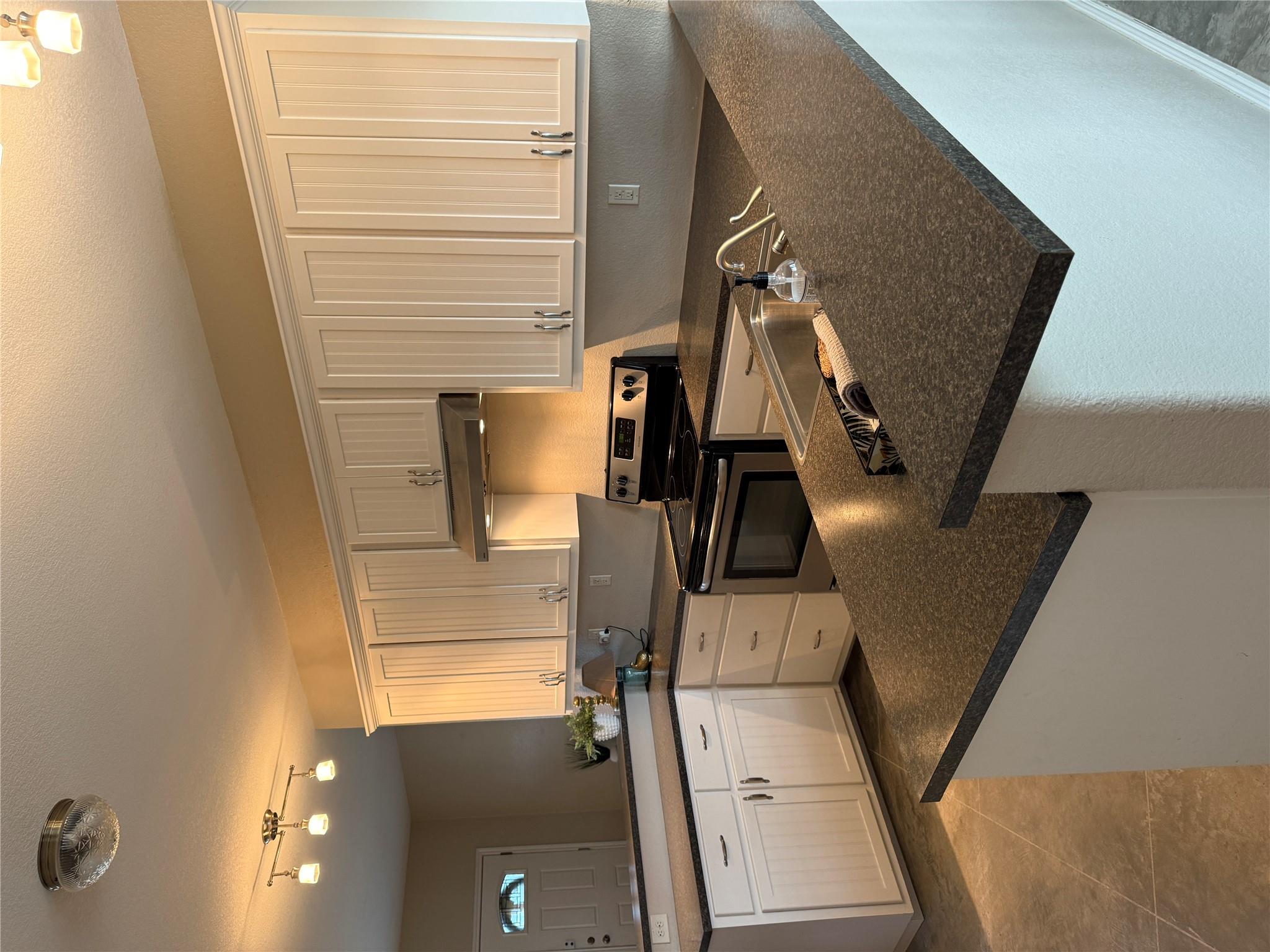 Kingsland, Texas 78639, United States, 2 Bedrooms Bedrooms, ,2 BathroomsBathrooms,Residential,Active,187738