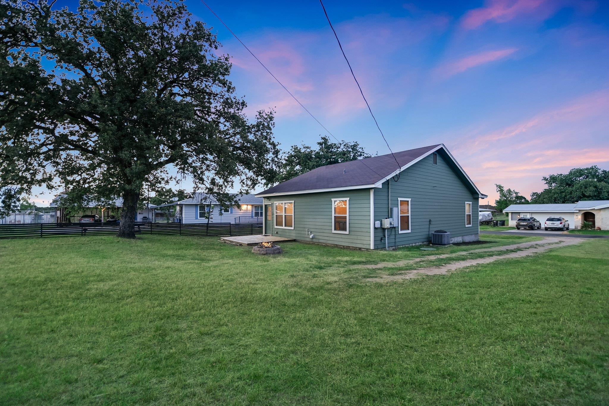 Kingsland, Texas 78639, United States, 2 Bedrooms Bedrooms, ,2 BathroomsBathrooms,Residential,Active,187738