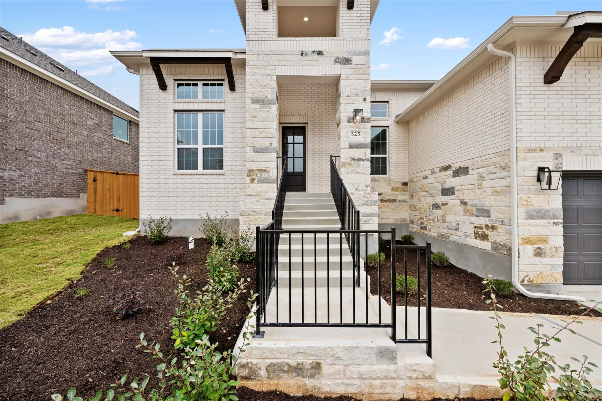 325 Knockout Rose DR