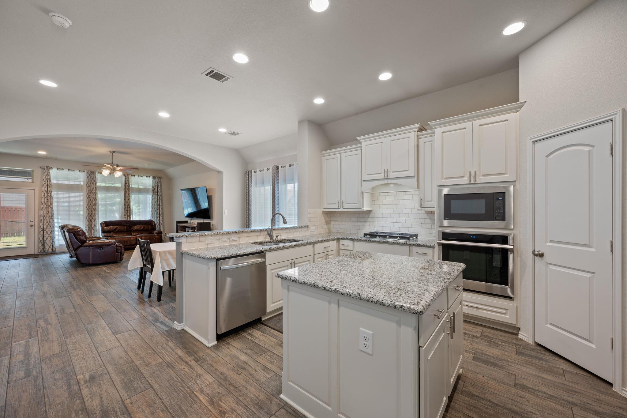204 Lacey Oak LOOP