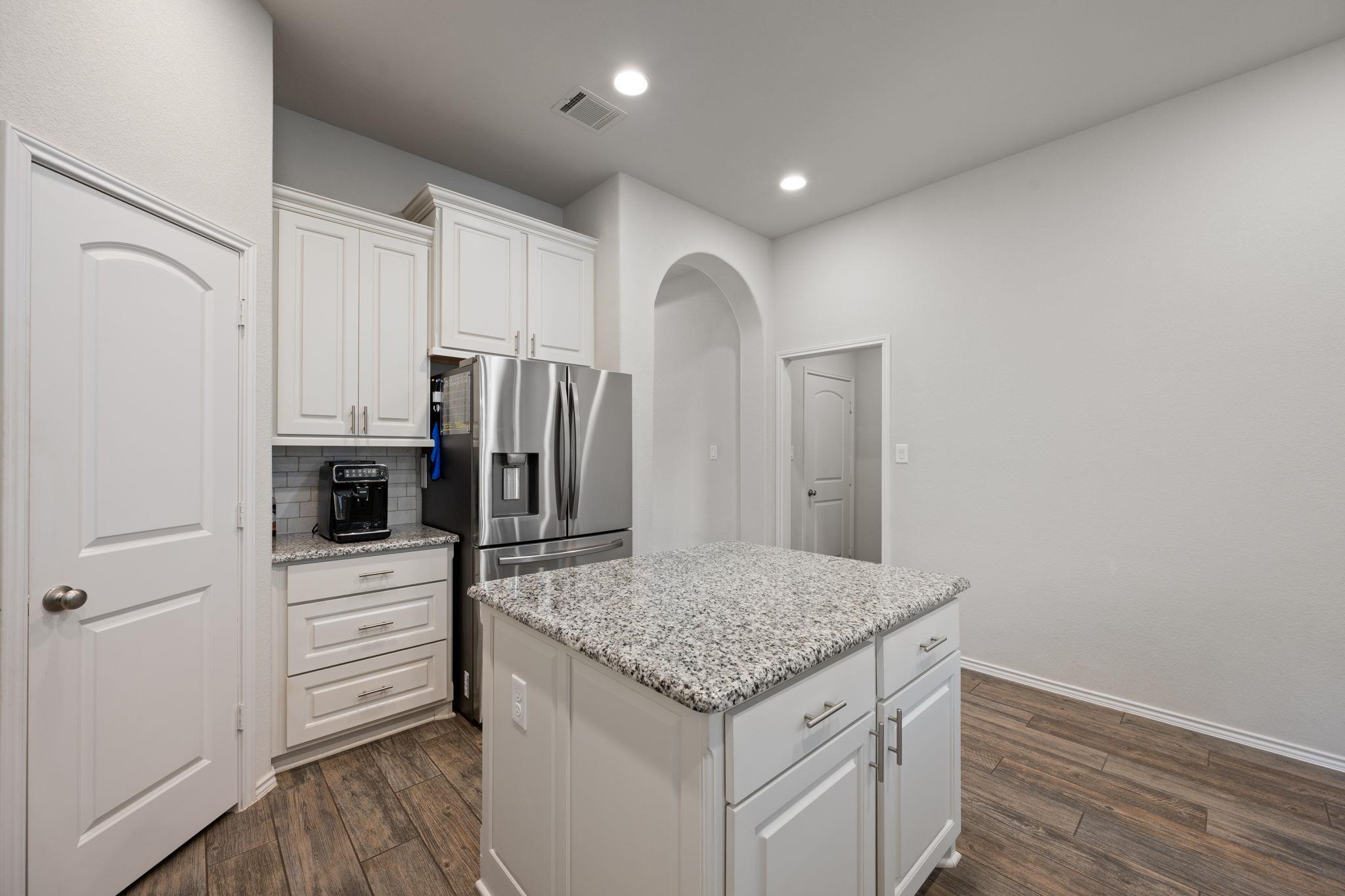 204 Lacey Oak LOOP