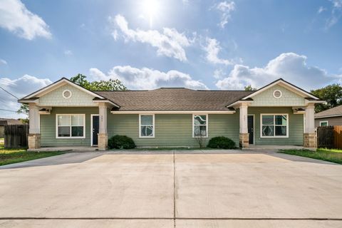 1237 Jefferson Ave 407 Seguin TX 78155