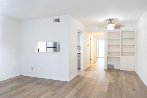 2425 Ashdale DR 18 Austin TX 78757