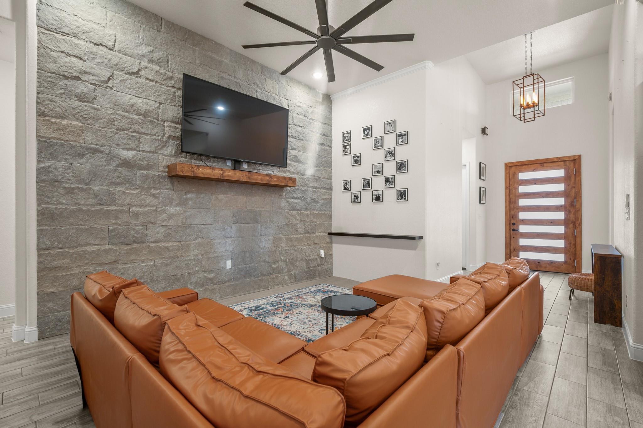 136 Greg LN