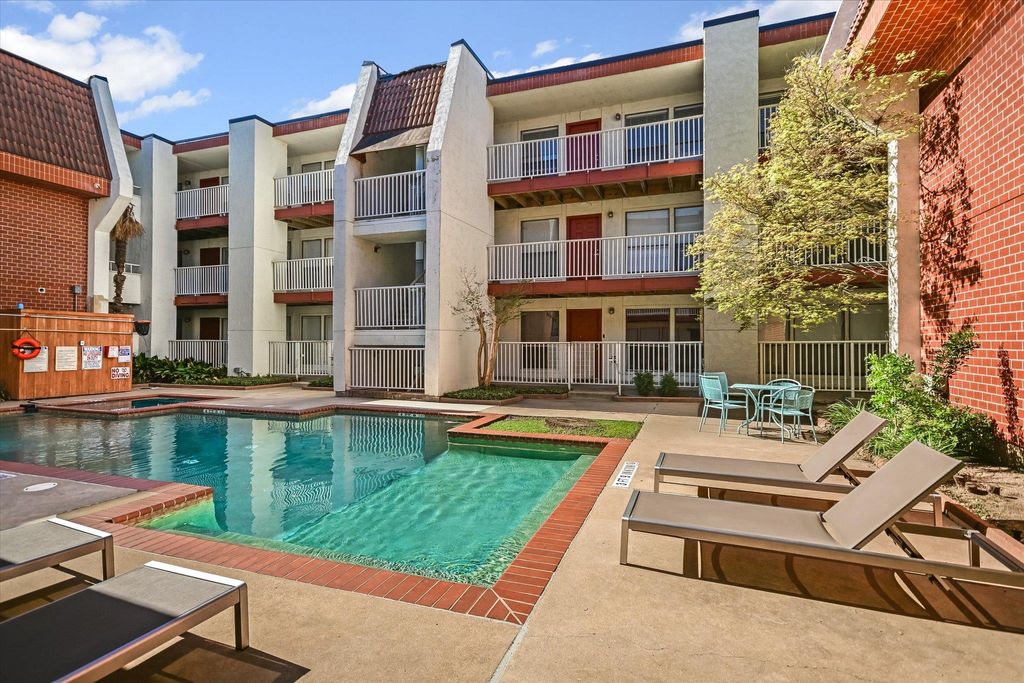 Photo of 3115 Helms ST #112, Austin, TX 78705 (MLS # 1095274)