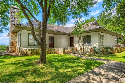 Photo of 1607 Clubhouse Hill DR, Spicewood, TX 78669 (MLS # 7029774)