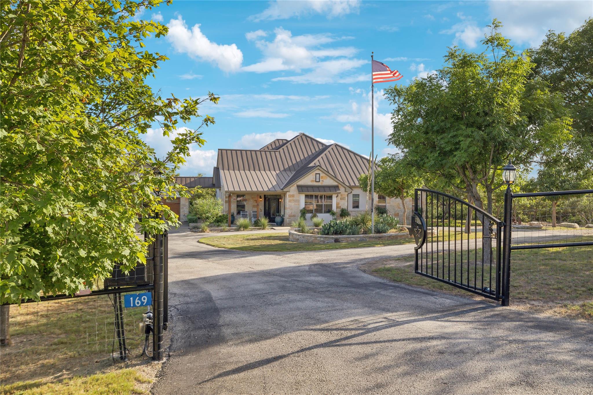 169 Royal Oaks Hill