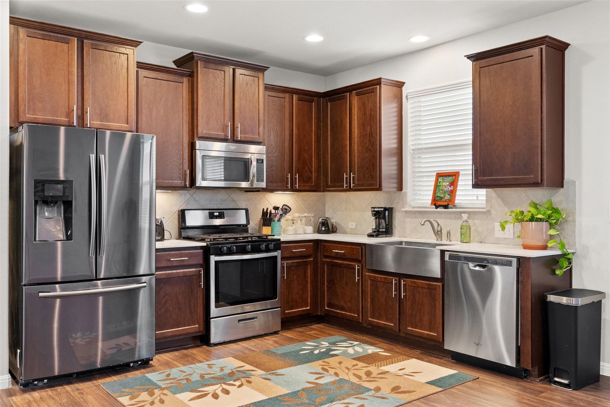557 Twisted Oaks LN