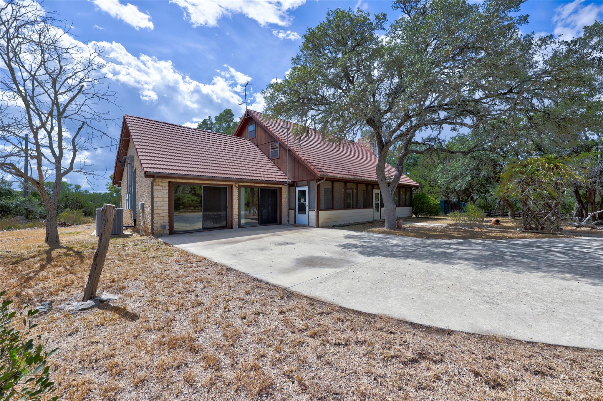 111 Circle DR