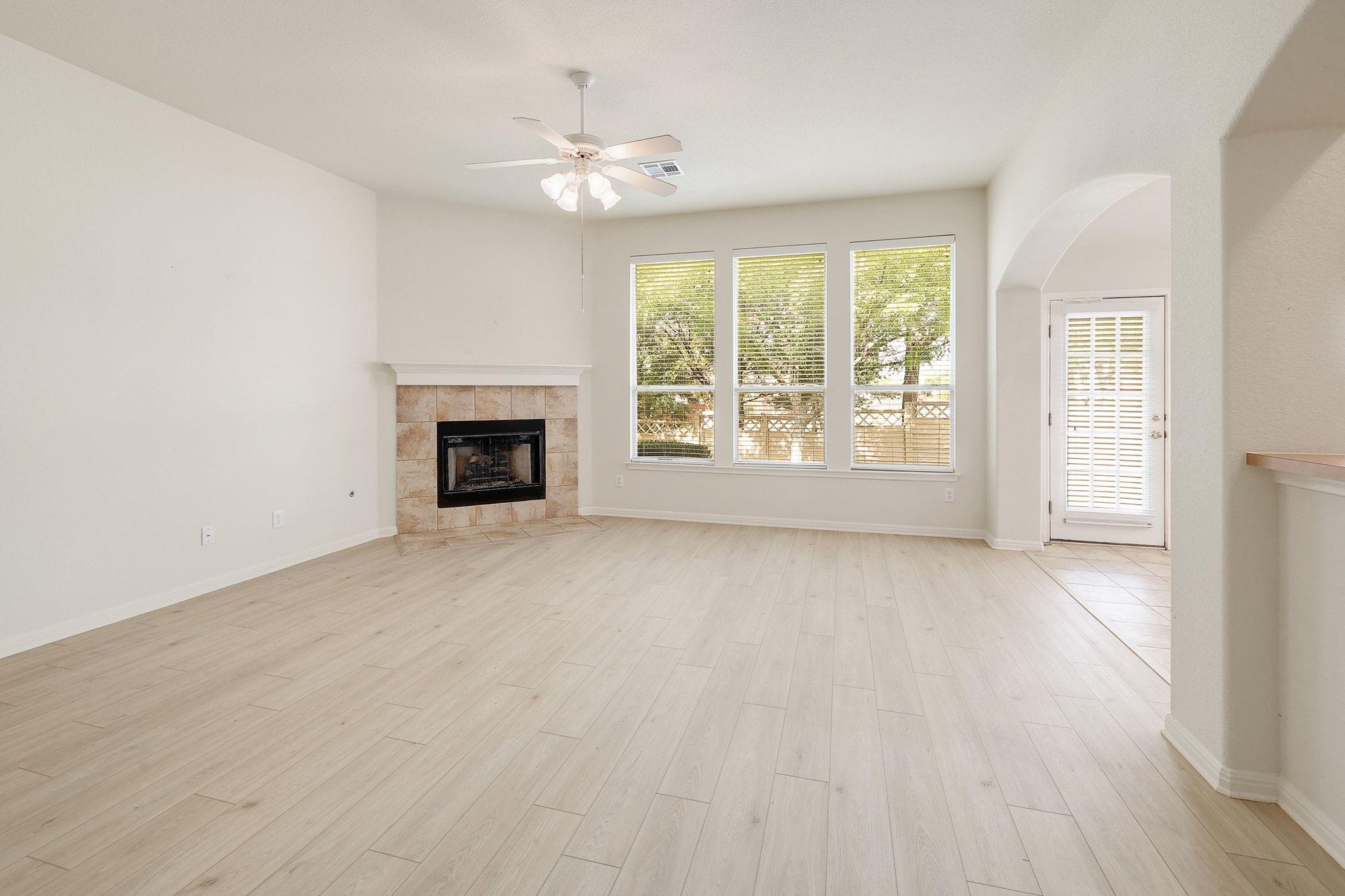 1016 Mesquite Hollow PL