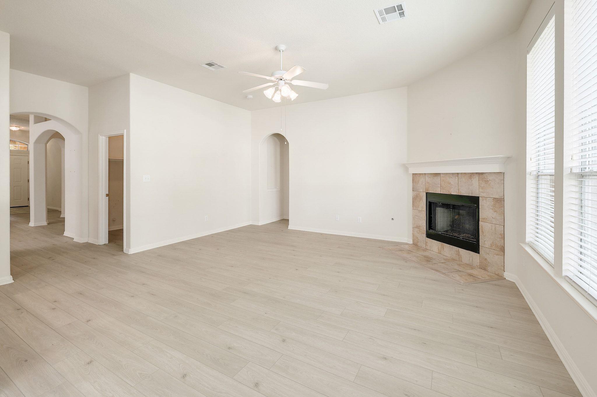 1016 Mesquite Hollow PL