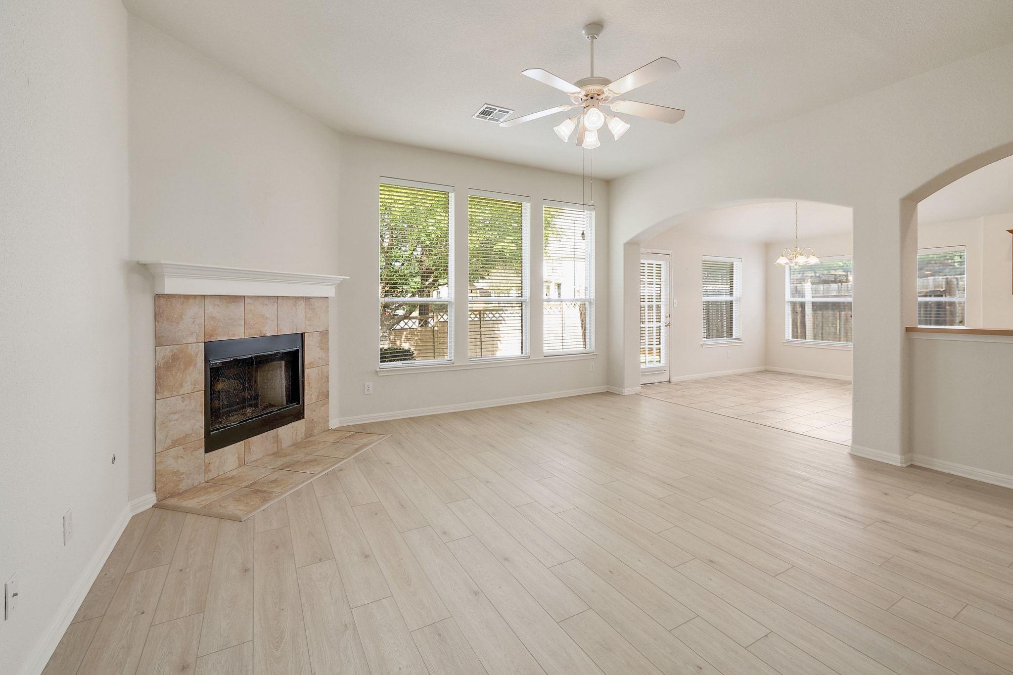 1016 Mesquite Hollow PL