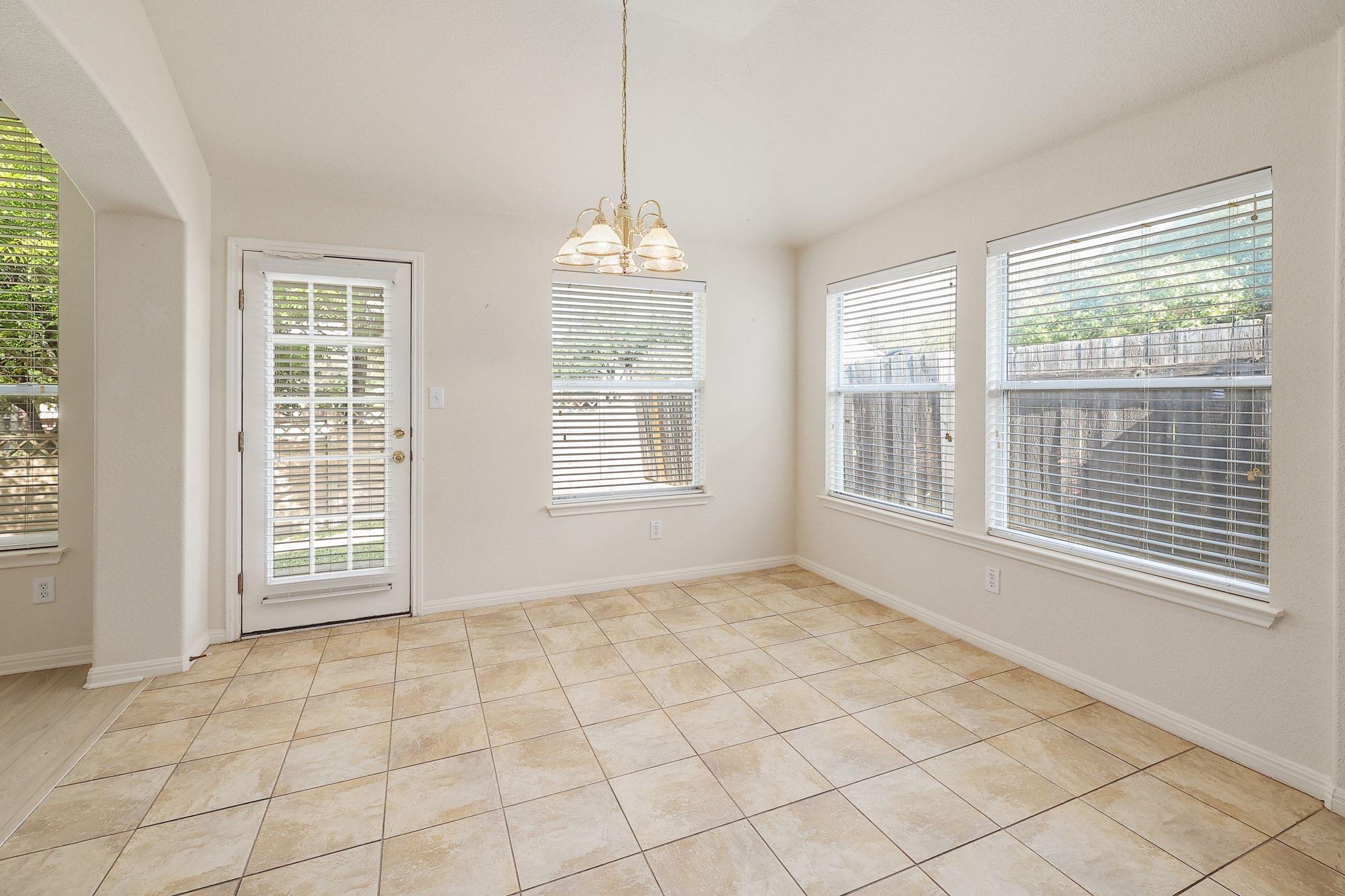 1016 Mesquite Hollow PL