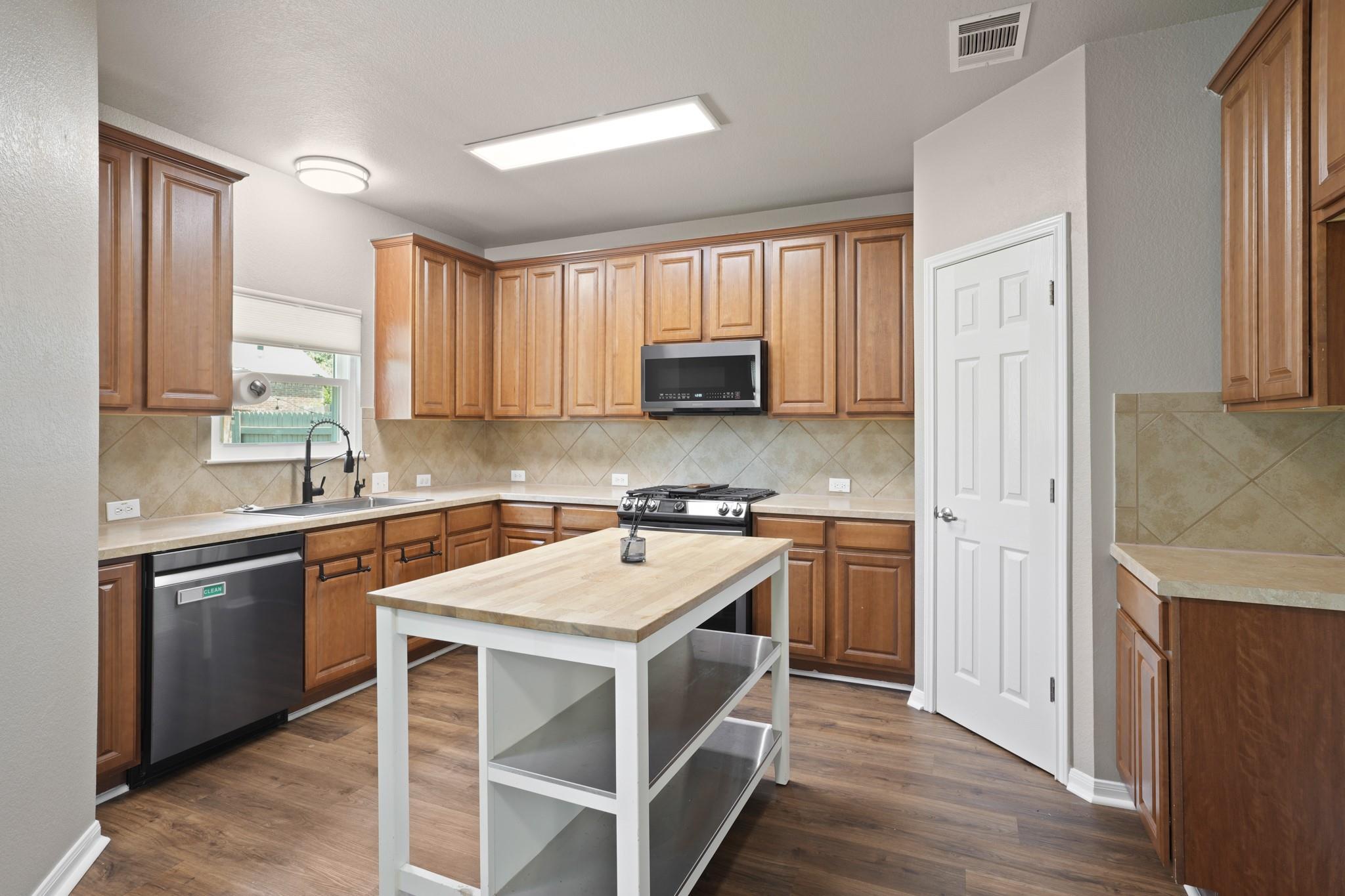 Georgetown, Texas 78628, United States, 4 Bedrooms Bedrooms, ,3 BathroomsBathrooms,Residential,Active,166561