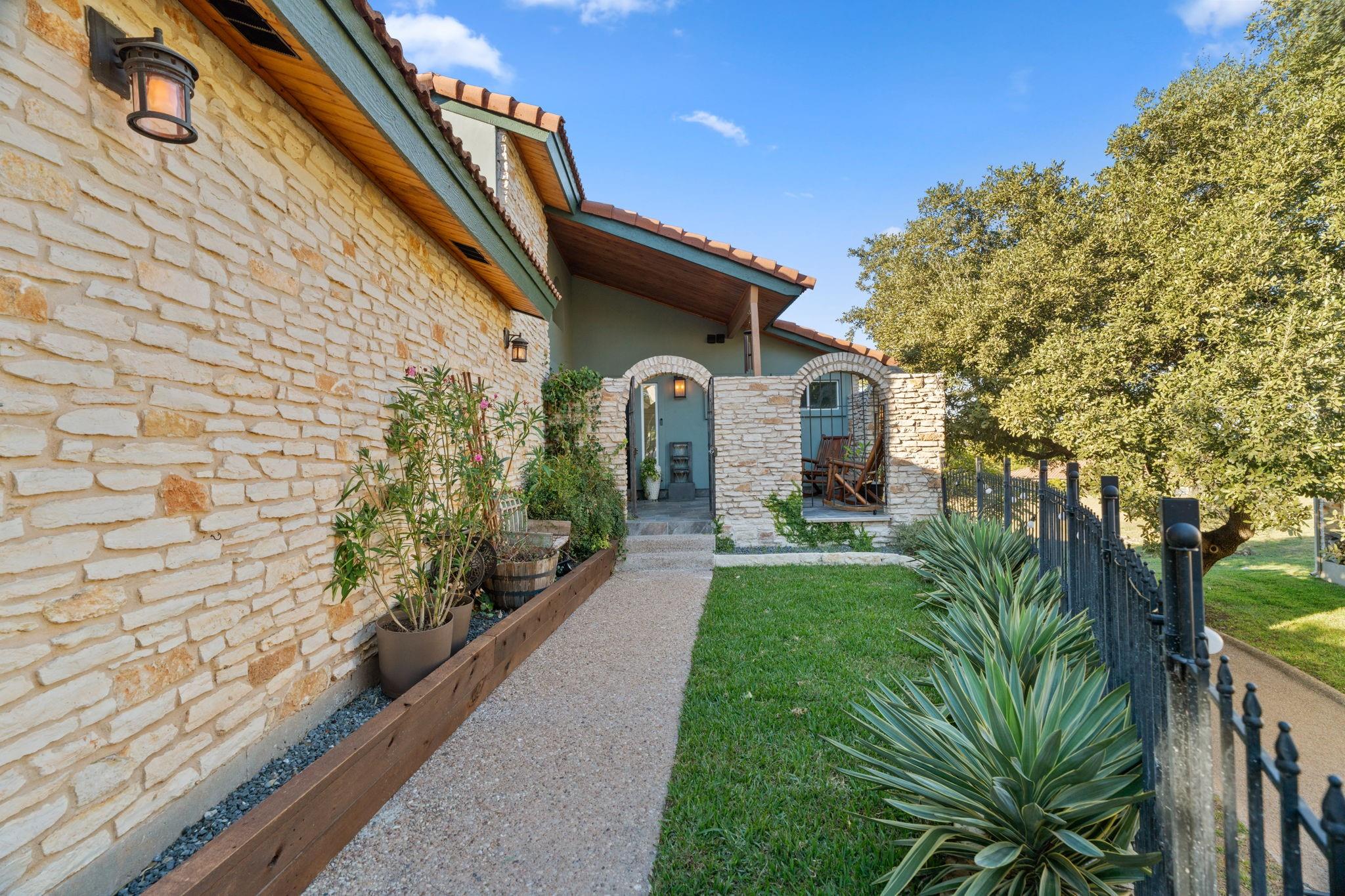 212 Crescent BLF