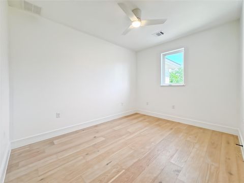 Tiny photo for 3614 Abbate CIR #B, Austin, TX 78721 (MLS # 5382705)