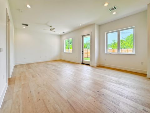 Tiny photo for 3614 Abbate CIR #B, Austin, TX 78721 (MLS # 5382705)