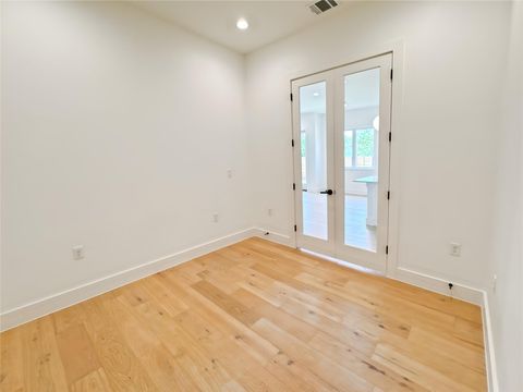 Tiny photo for 3614 Abbate CIR #B, Austin, TX 78721 (MLS # 5382705)