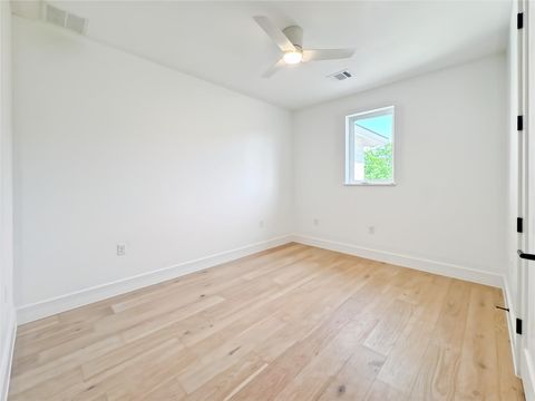Tiny photo for 3614 Abbate CIR #B, Austin, TX 78721 (MLS # 5382705)