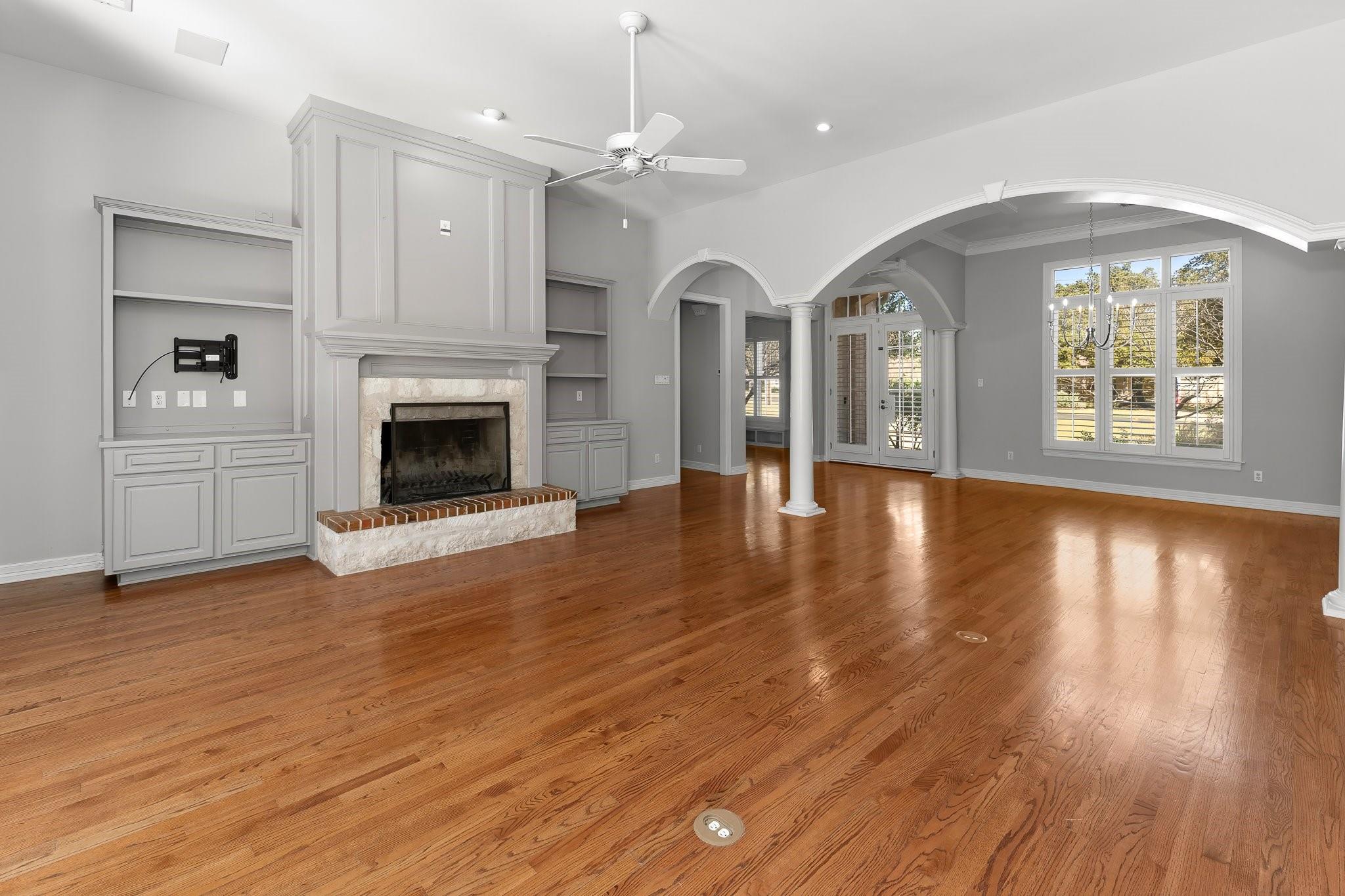 127 Roberts CIR
