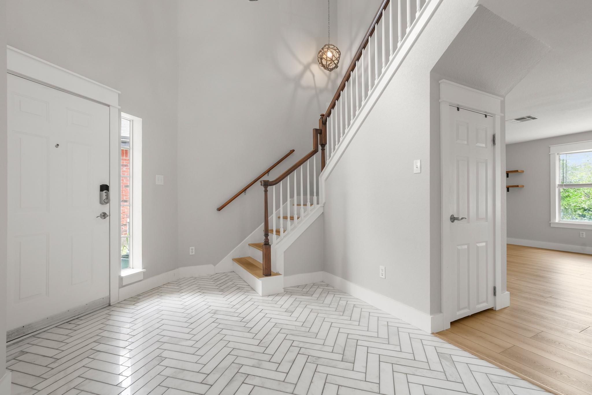 1132 Brecon LN