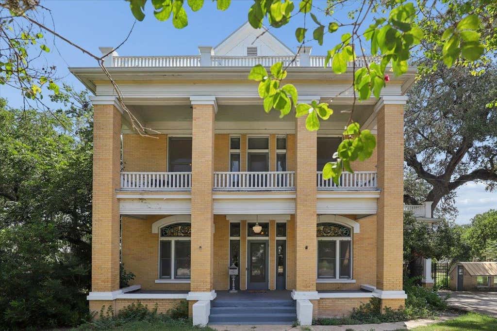 Photo of 504 S Main ST, Lockhart, TX 78644 (MLS # 6819049)
