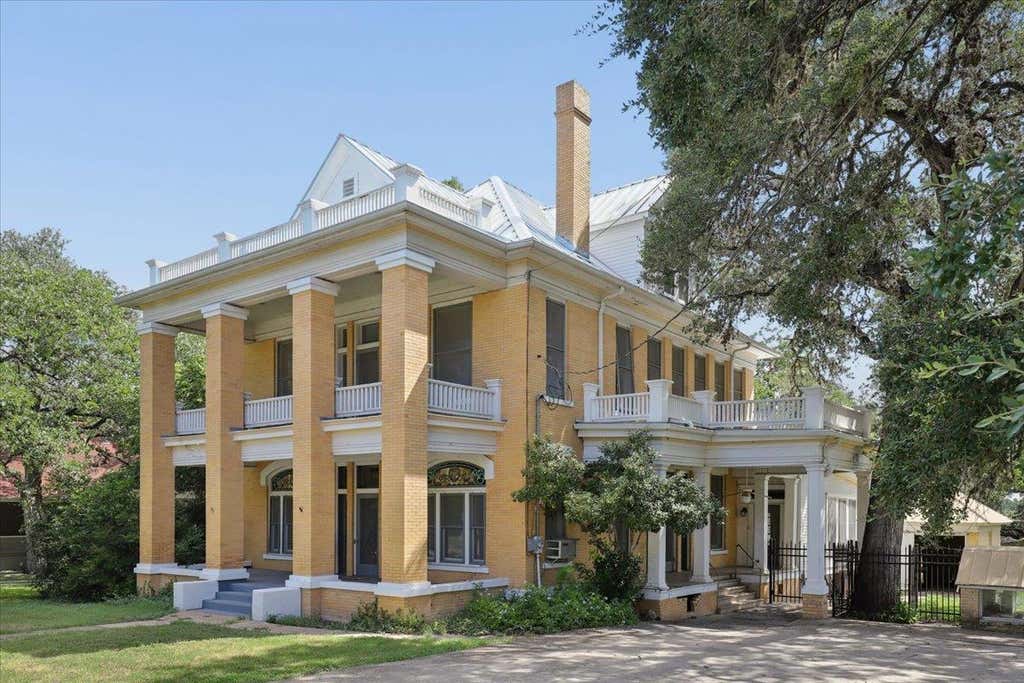 Photo of 504 S Main ST, Lockhart, TX 78644 (MLS # 6819049)