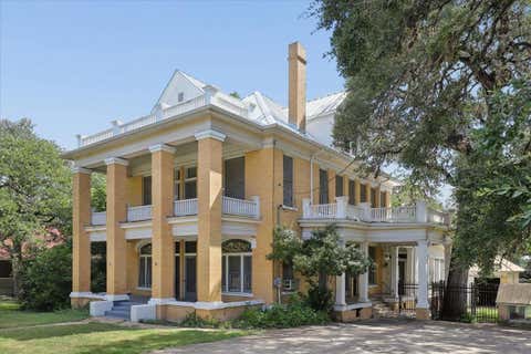 Photo of 504 S Main ST, Lockhart, TX 78644 (MLS # 6819049)