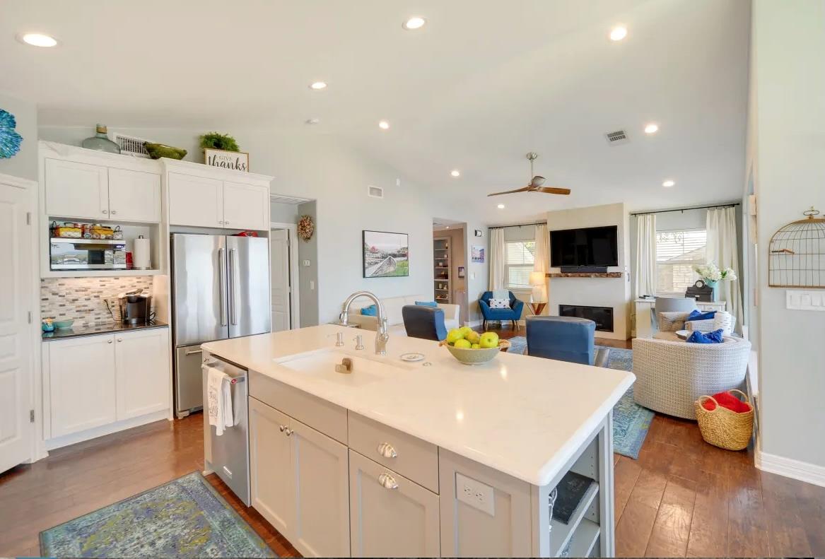 136 Web Isle DR