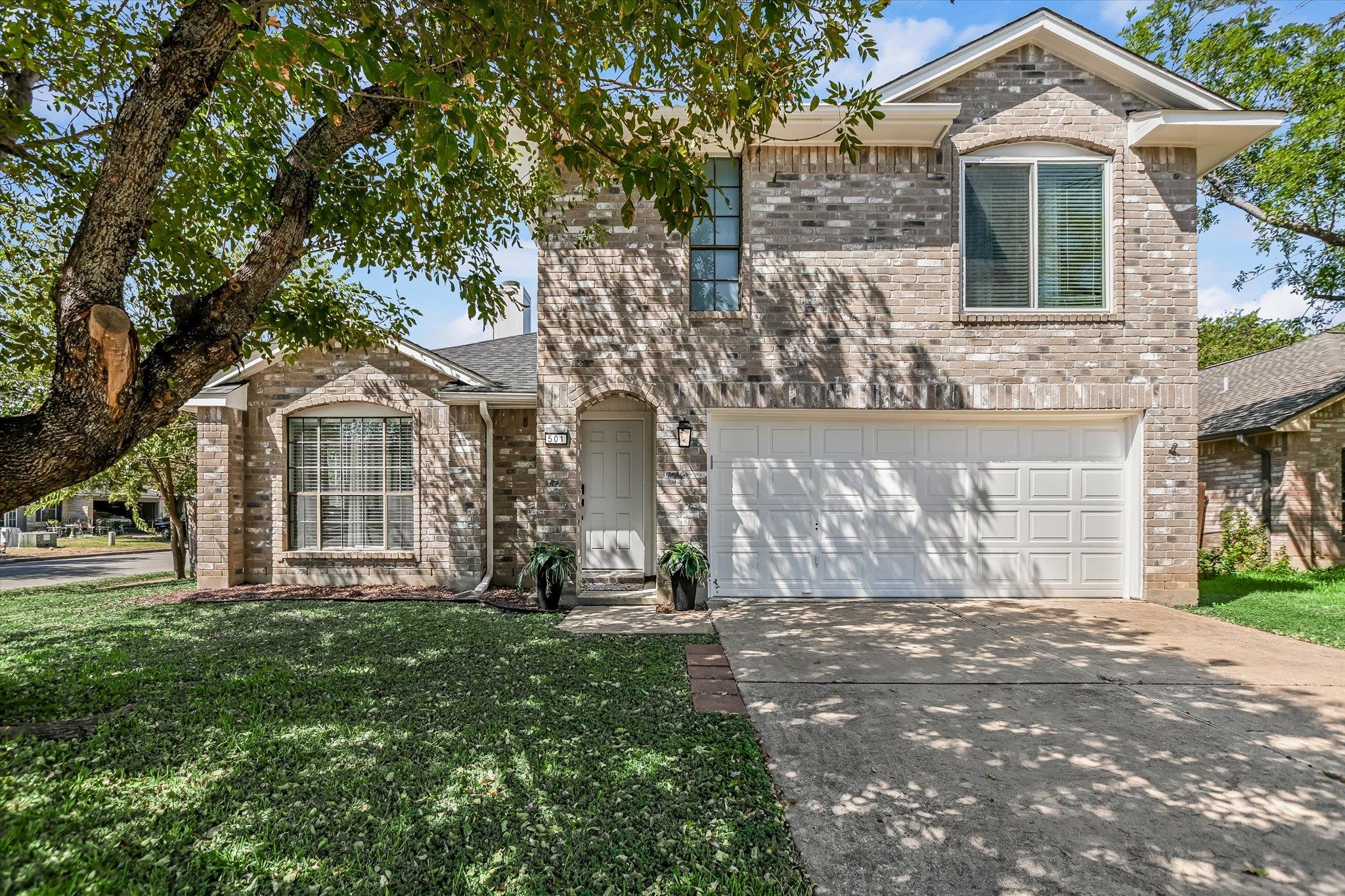 501 Battlecreek LN