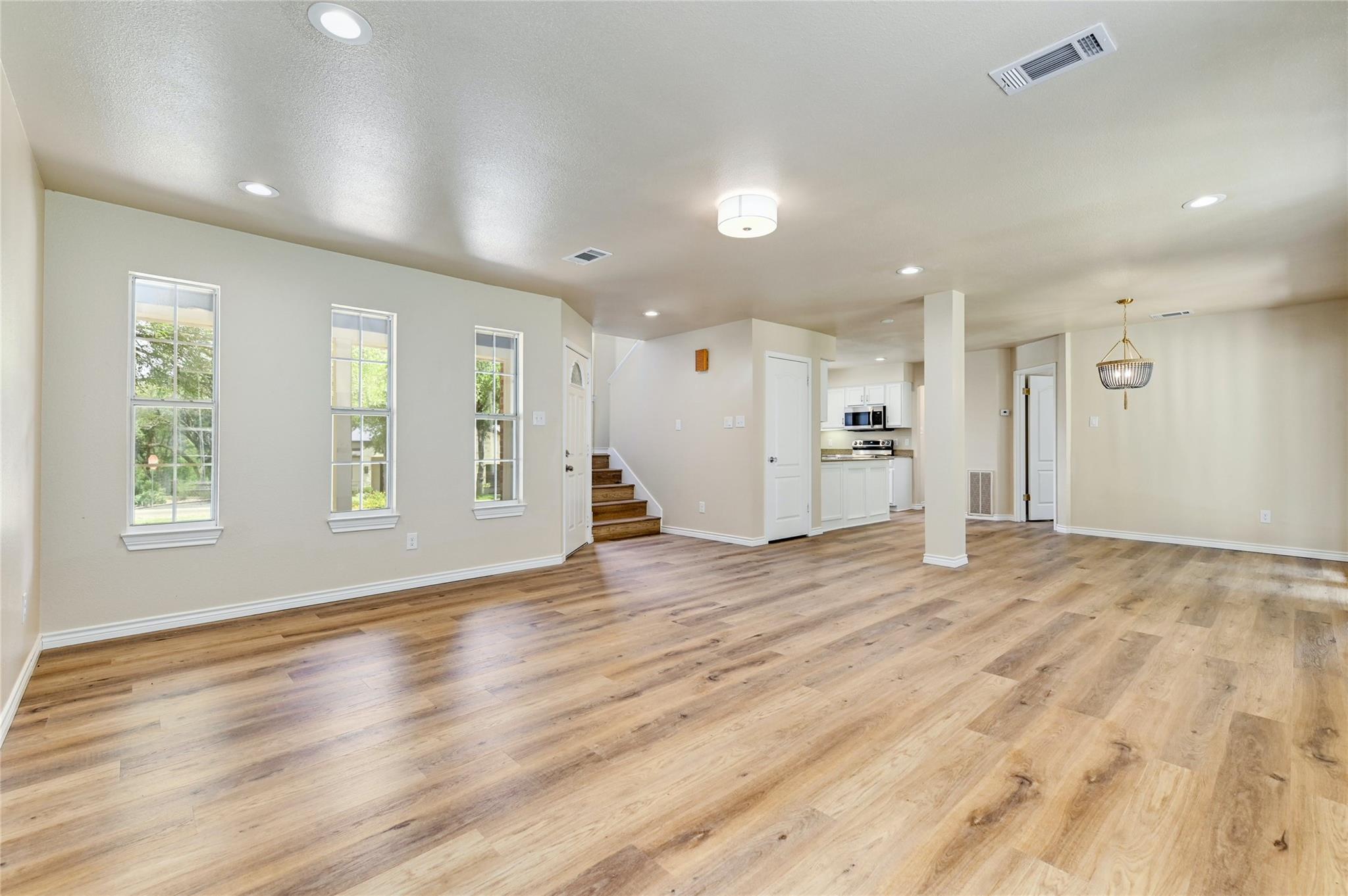 2811 Mecca RD