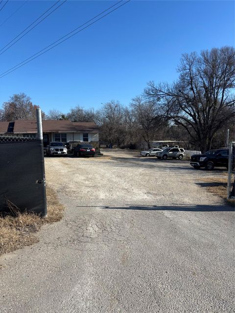 2214 Gardenia DR Austin TX 78727