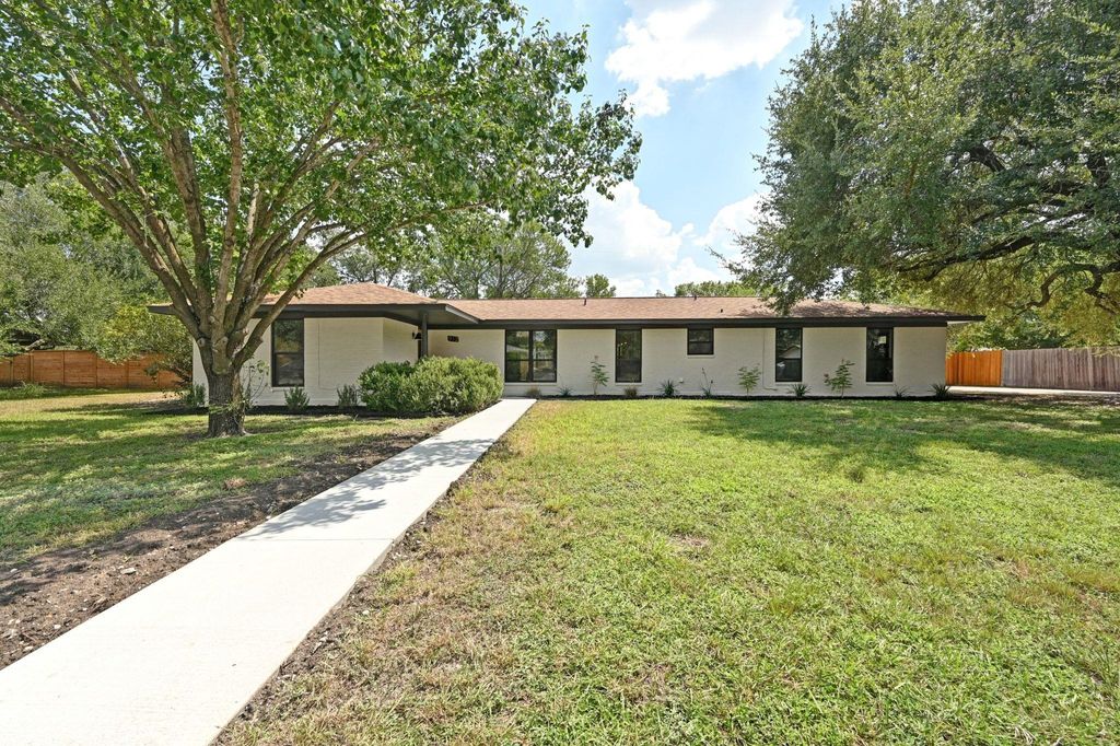 Photo of 912 Merritt DR, Lockhart, TX 78644 (MLS # 7923835)