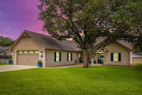 204 Keuper Ave Schulenburg TX 78956