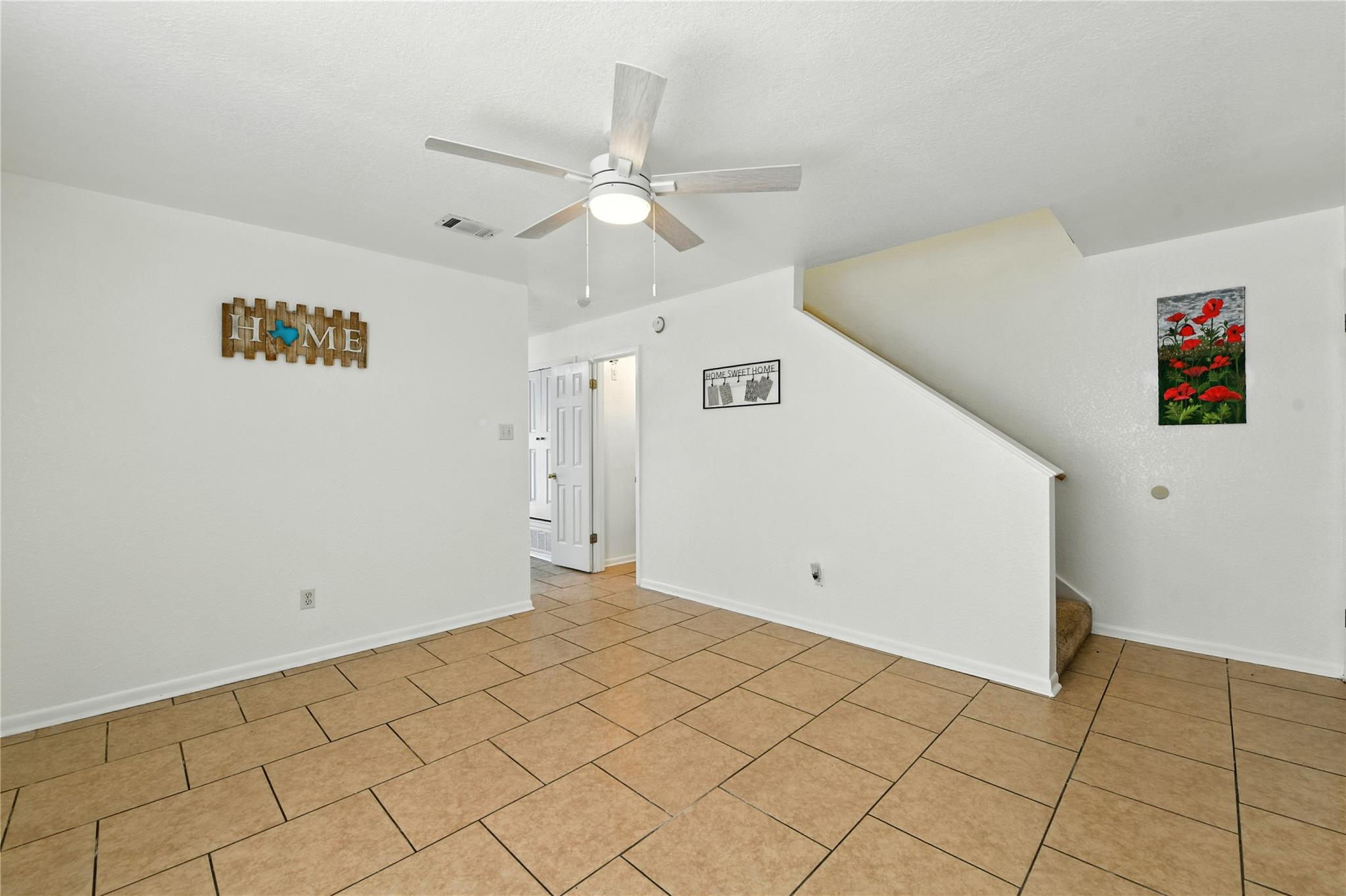 2410 Royal Crest CIR