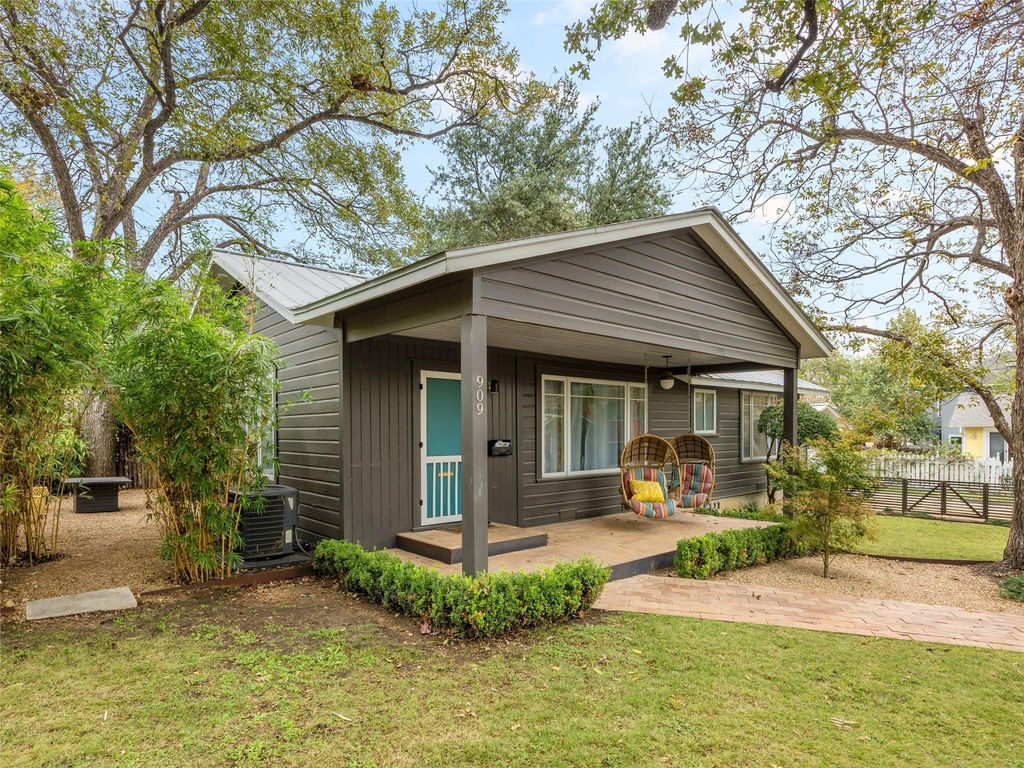 Photo of 909 Shelley Ave, Austin, TX 78703 (MLS # 9287011)