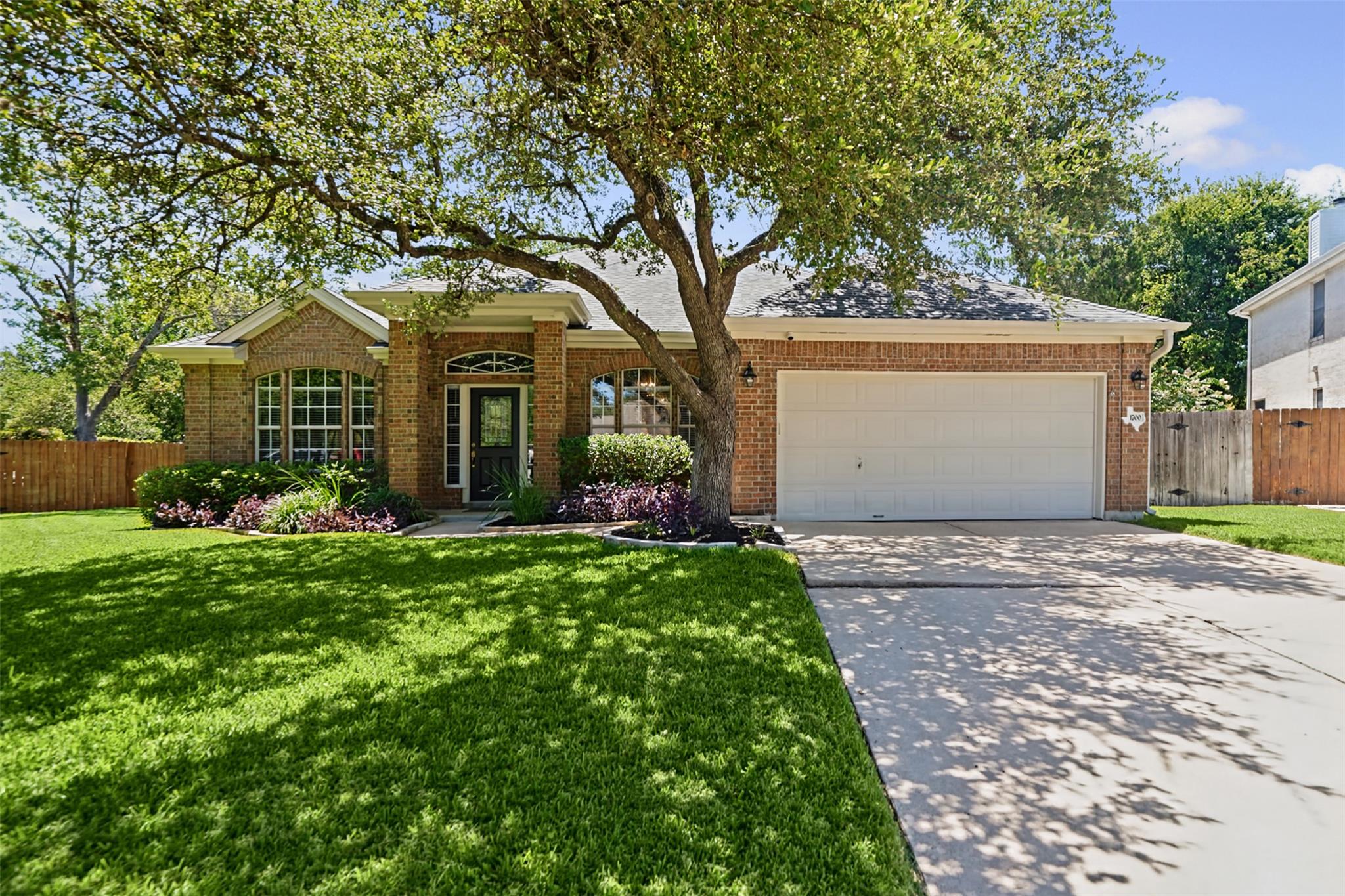 1700 Clay LN
