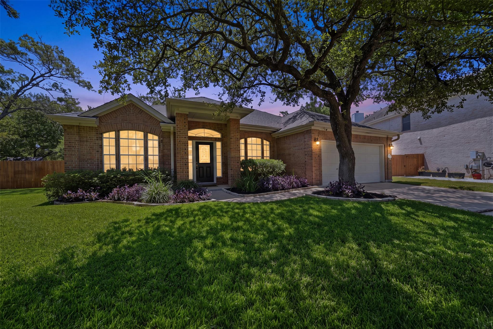 1700 Clay LN