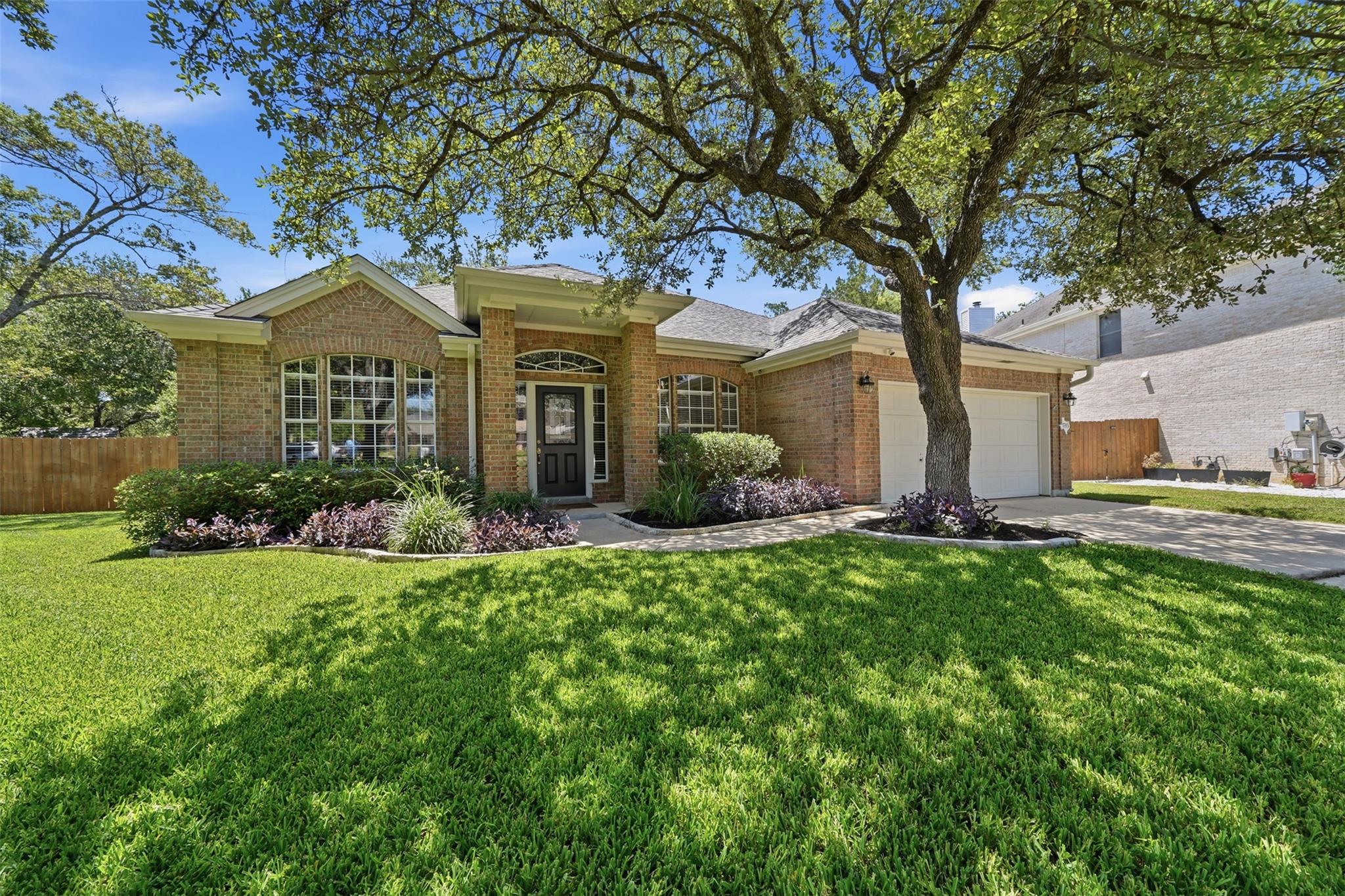 1700 Clay LN
