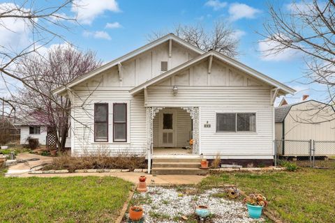 Photo of 804 Main ST, Liberty Hill, TX 78642 (MLS # 2276418)