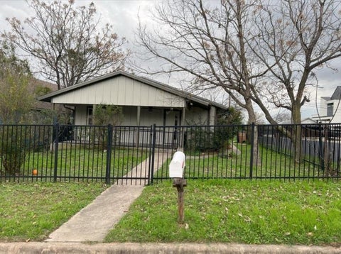 Photo of 2001 E 10TH ST, Austin, TX 78702 (MLS # 3794014)