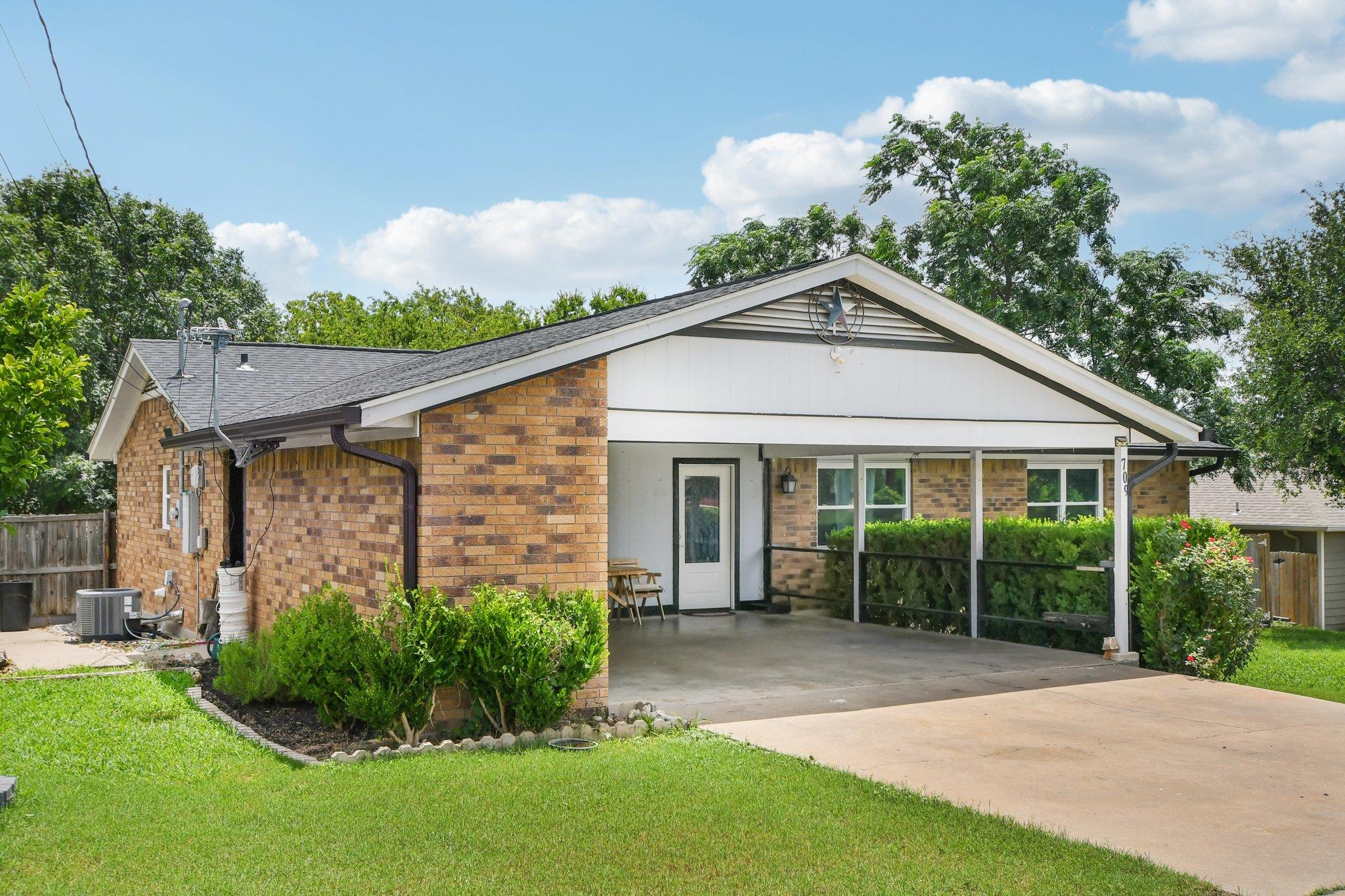 709 Harvey Ave