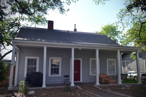 Photo of 2800 Salado ST, Austin, TX 78705 (MLS # 2606952)