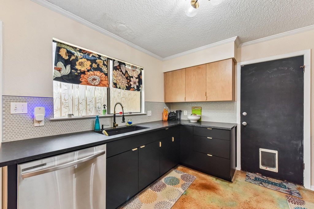Photo of 9610 Covey RDG, Austin, TX 78758 (MLS # 7071703)