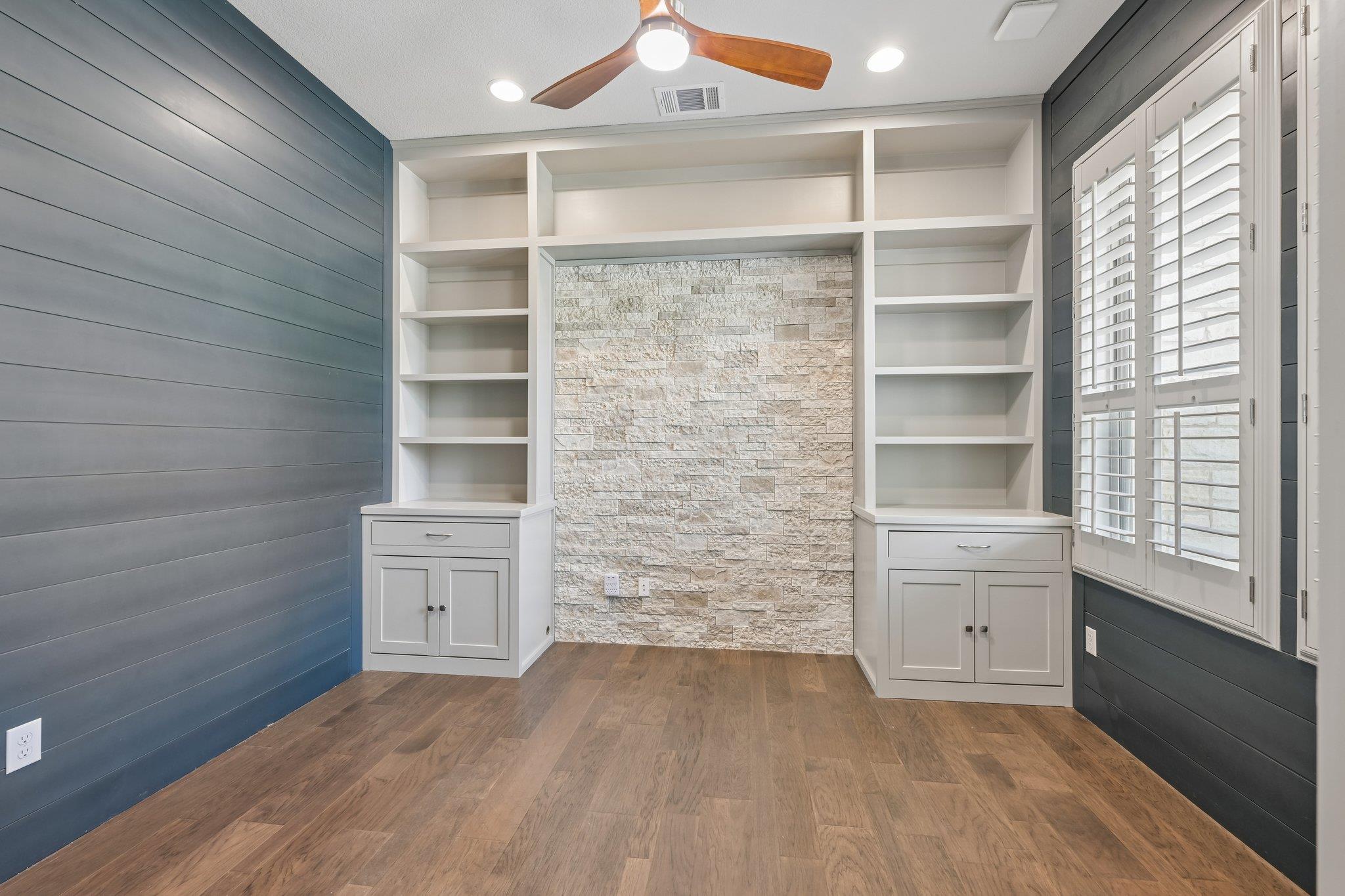2029 Murano LN