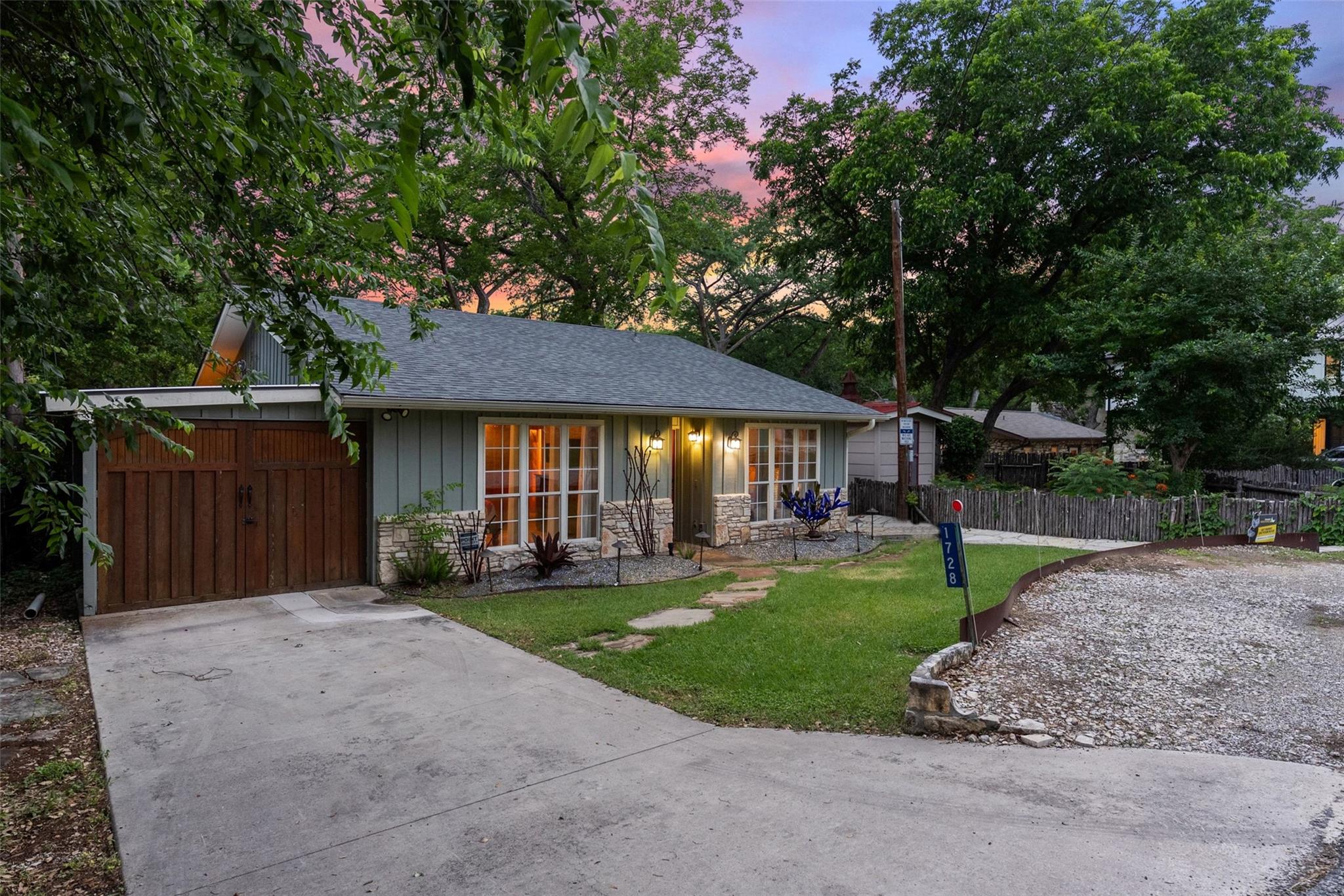1728 Rocky RIV