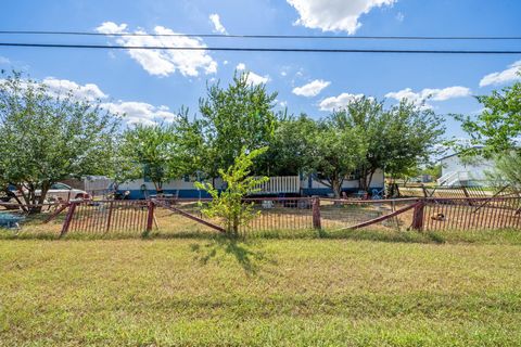 Photo of 104 Dustins DR, Kyle, TX 78640 (MLS # 3595856)