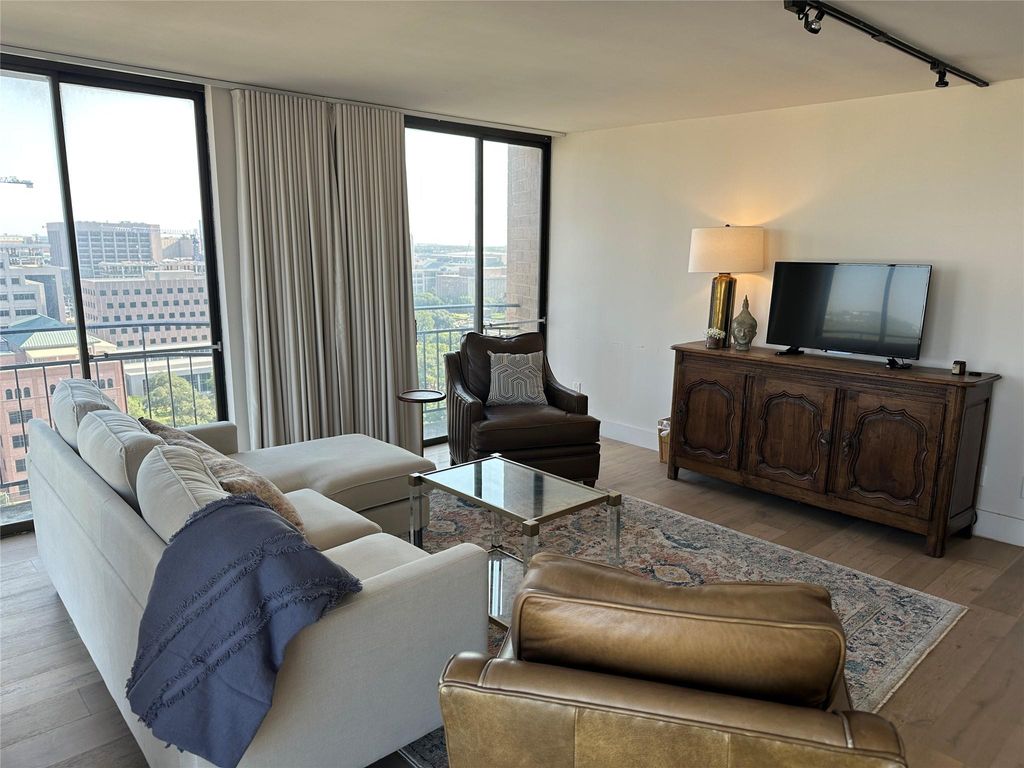 Photo of 1122 Colorado ST #1702, Austin, TX 78701 (MLS # 4085366)