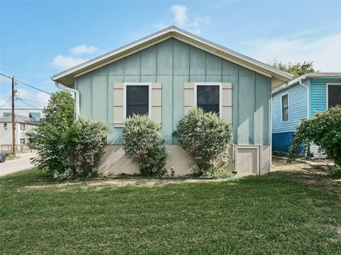 Tiny photo for 2200 E 18th ST, Austin, TX 78702 (MLS # 5104724)