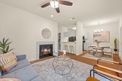 Photo of 914 W 26th ST #202, Austin, TX 78705 (MLS # 1699194)